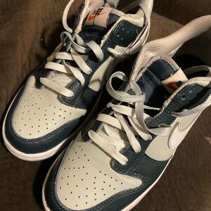 Nike dunk size 7 youth gently used